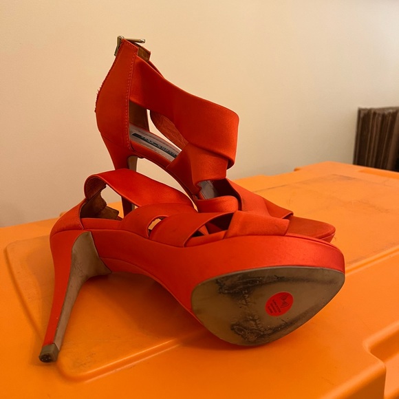 Women Orange Shoes - Picture 4 of 4
